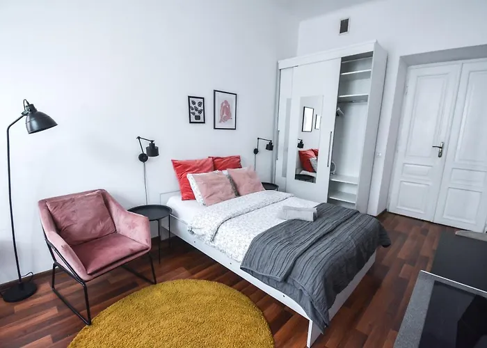 Lion Apartments - Laba